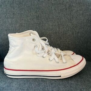 White Chuck Taylor All Star Classic Converse, Size 3